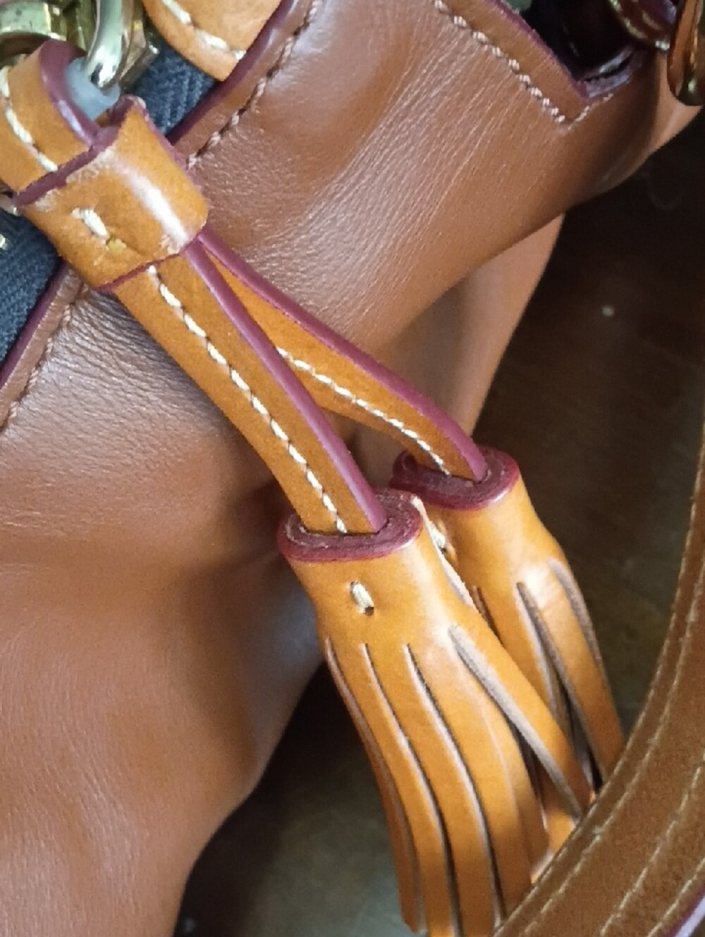 Dooney & Bourke EUC Cognac Brown Leather Messenger Bag - Picture 15 of 16